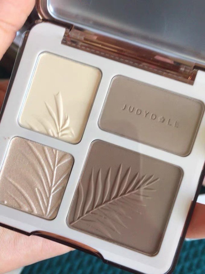 懒人必备高光修容一体盘