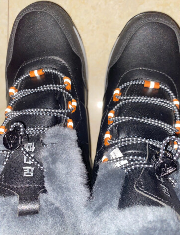 做工细致，很厚实但是一点都不笨重