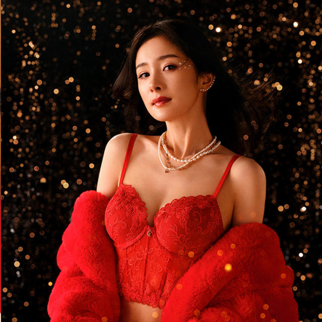 谁说本命年红内衣一定丑？性感又撩人的兔年红品大合集！（文末有彩蛋）