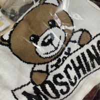 很可爱的Moschino围巾，标志性的小熊