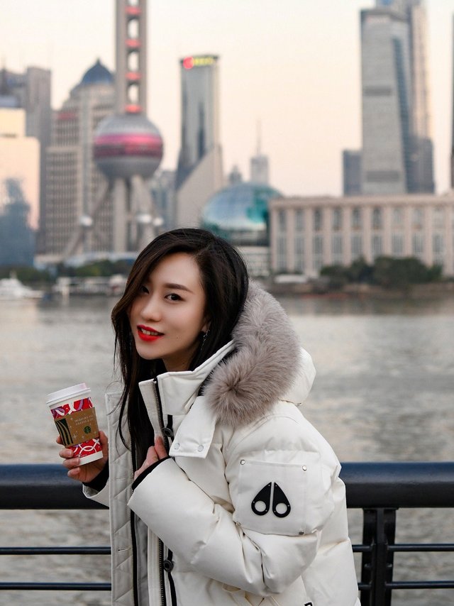 羽绒服颜值天花板！小剪刀羽绒服，月光白款