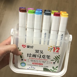 色彩鲜亮的双头马克笔套装