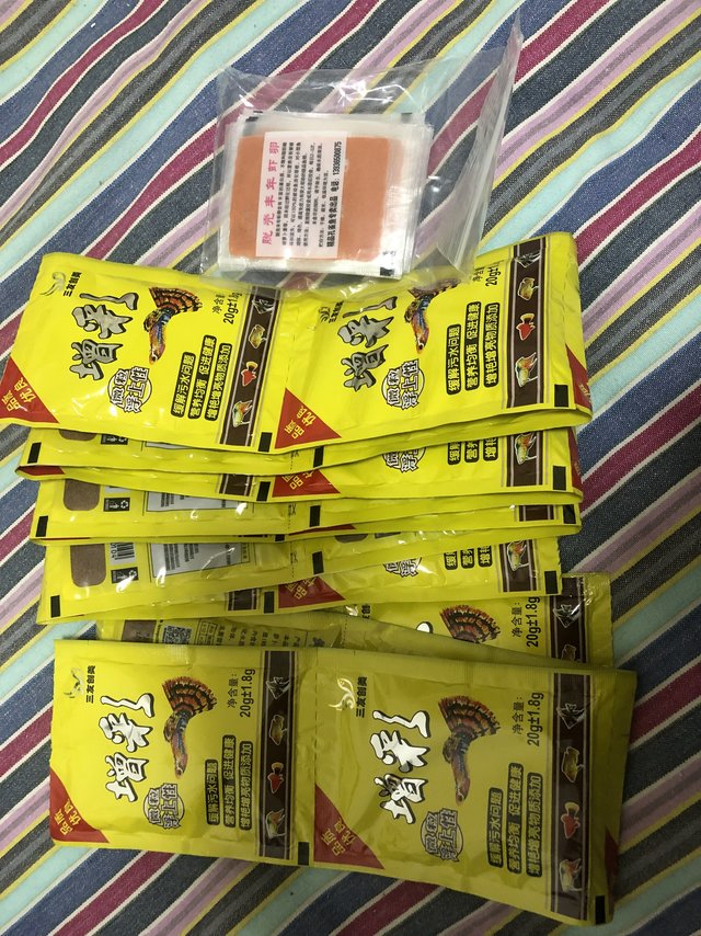 养孔雀鱼，喂食其实花不了多少钱