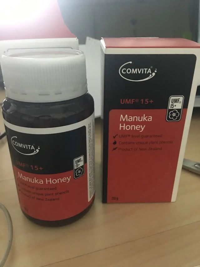 蜂蜜闻起来香甜香甜的，喝起来也不会觉得腻