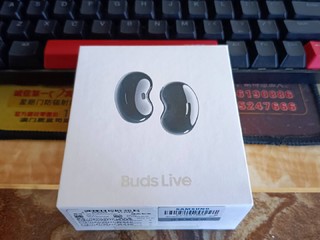 造型奇怪的耳机Galaxy Buds live