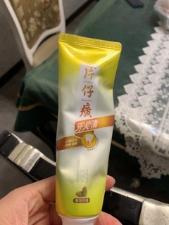 片仔癀牙火清牙膏清火护龈清爽口气。