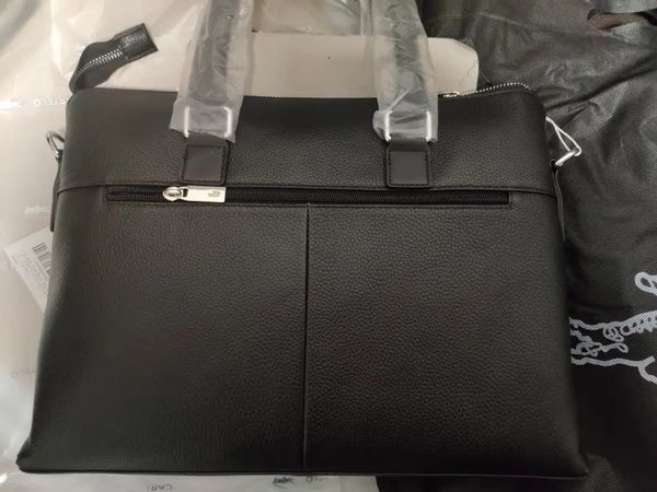 很不错的一款商务手提包，质量很好
