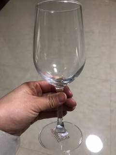 天喜红酒玻璃杯，玻璃厚实，非常美观。