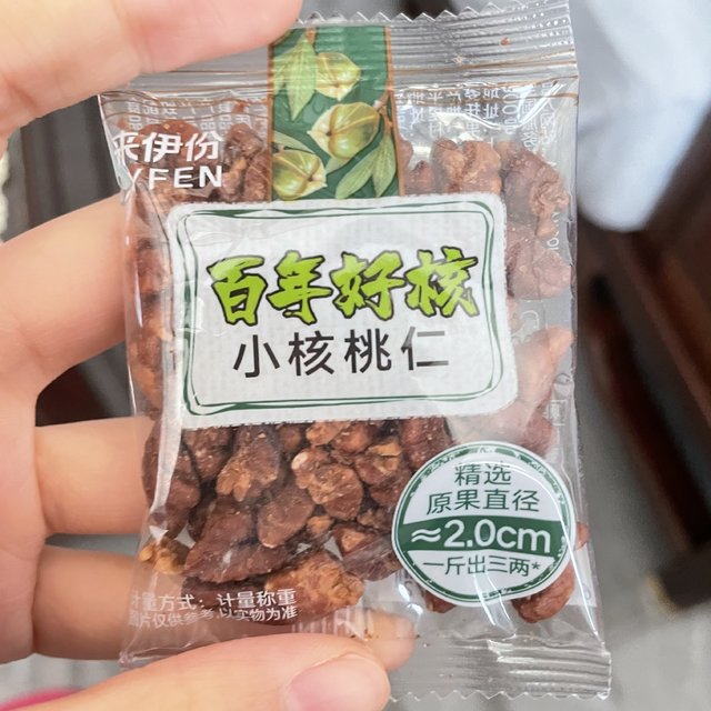 因为我妈妈总是让我吃核桃补脑，他说这样对