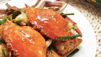 拿手菜～炫 篇一百四十一：葱姜炒螃蟹，酥脆蟹腿做了下酒菜