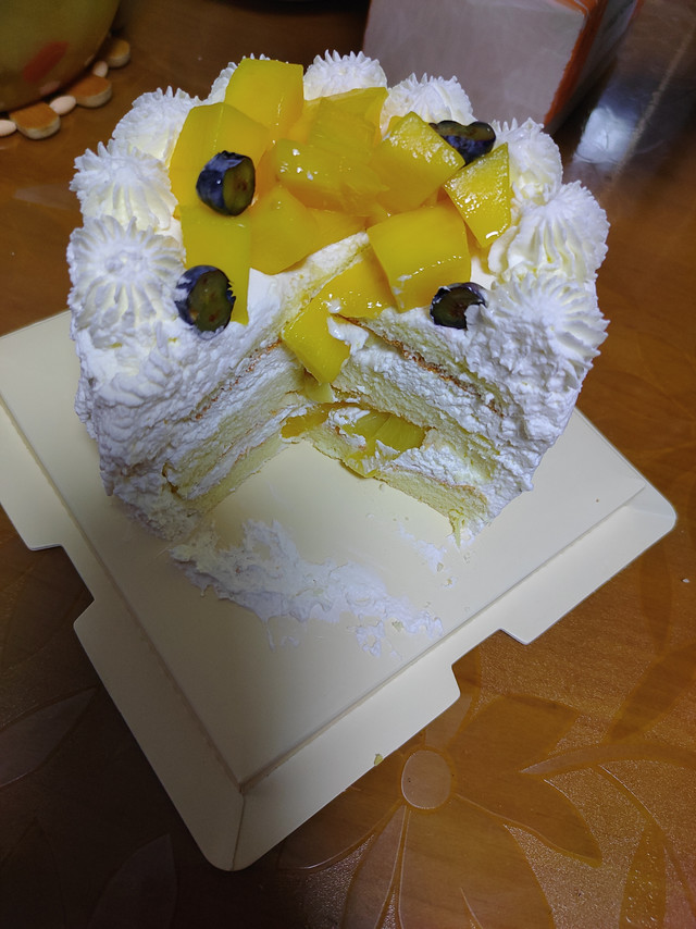 小洋人生日只能吃小蛋糕了