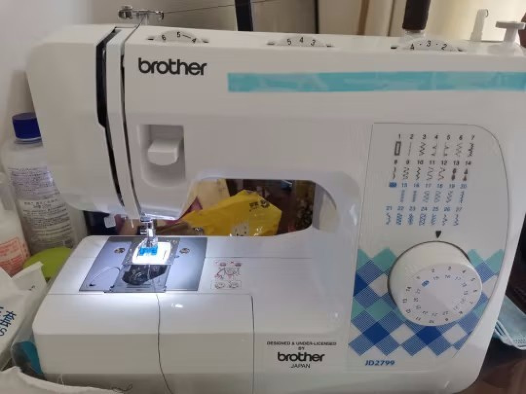 兄弟迷你缝纫机,家用非常好.