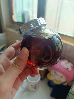 精致小巧的玻璃罐，非常适合装蜂蜜或秋梨膏