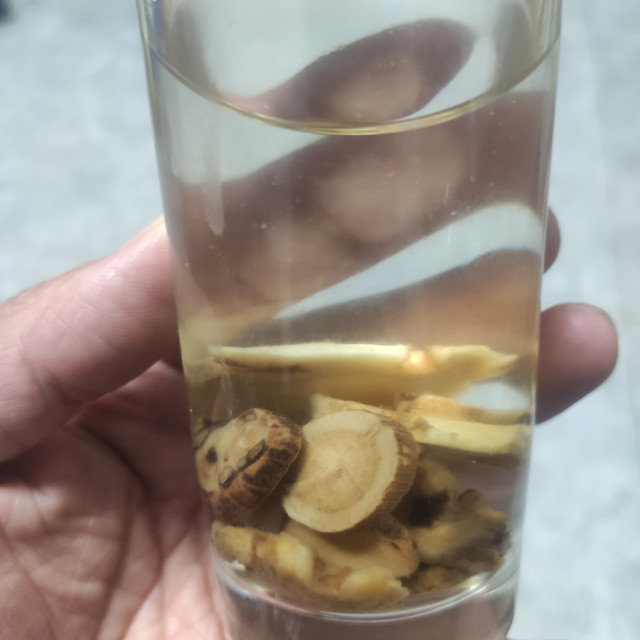 杨过哑了嗓子，他姑姑养了蜂蜜炙甘草