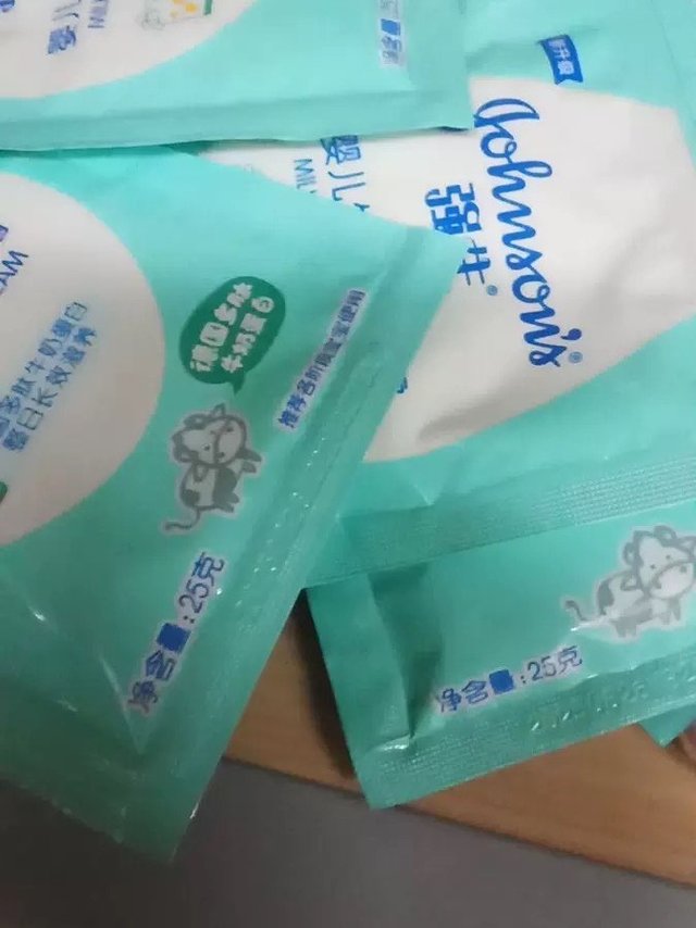 孩子最近一直在用强生的宝宝霜。