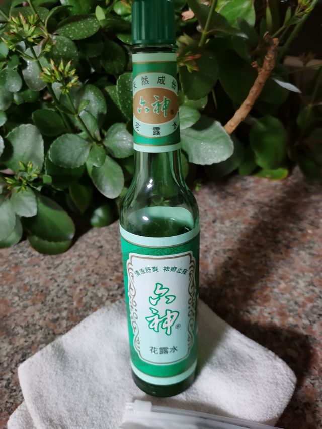 六神【经典玻璃瓶】祛痱止痒花露水195ml