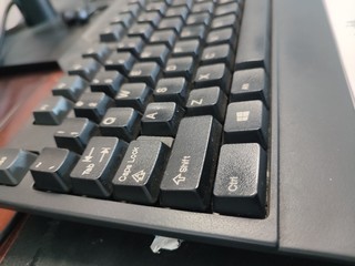 老式键盘挺难的，你看你有还在用这种的嘛