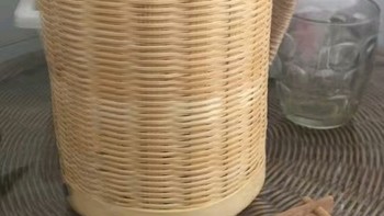 竹制的热水壶瓶外壳。