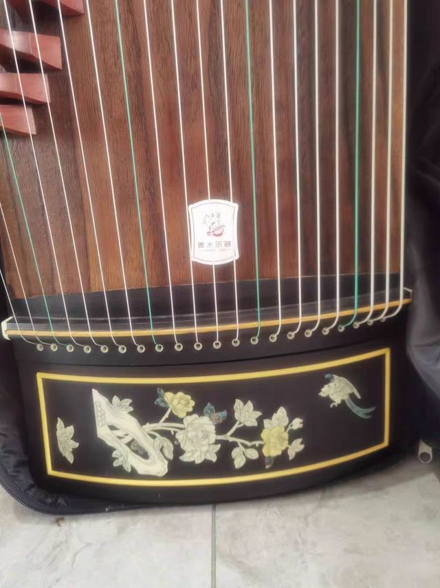 古筝弹唱，十分的顺手，非常的紧绷