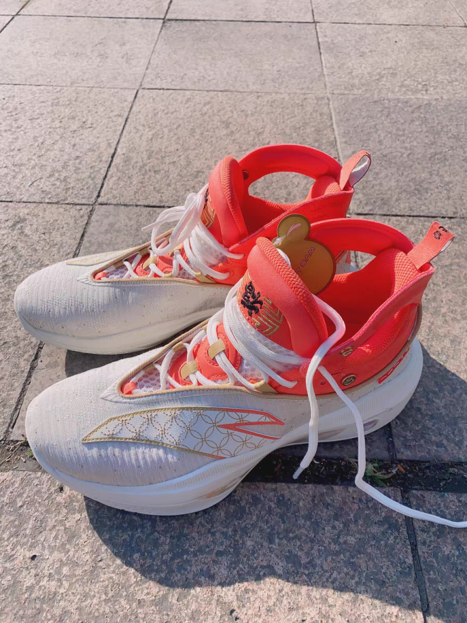 安踏kt8全新氮气科技篮球鞋