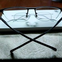 纯钛制成的眼镜框脚。