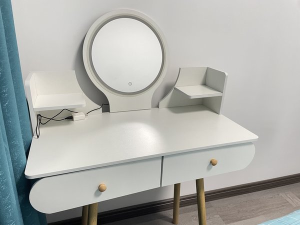 小卧室化妆桌成功上岸～