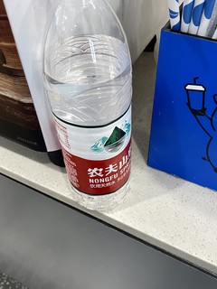 农夫山泉矿泉水瓶装