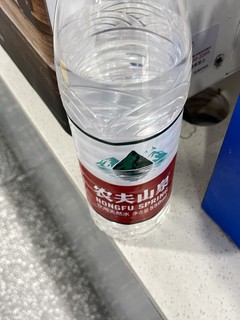 农夫山泉矿泉水瓶装