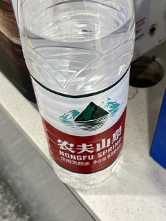 农夫山泉矿泉水瓶装