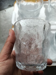 1块5的玻璃杯，还挺好看。