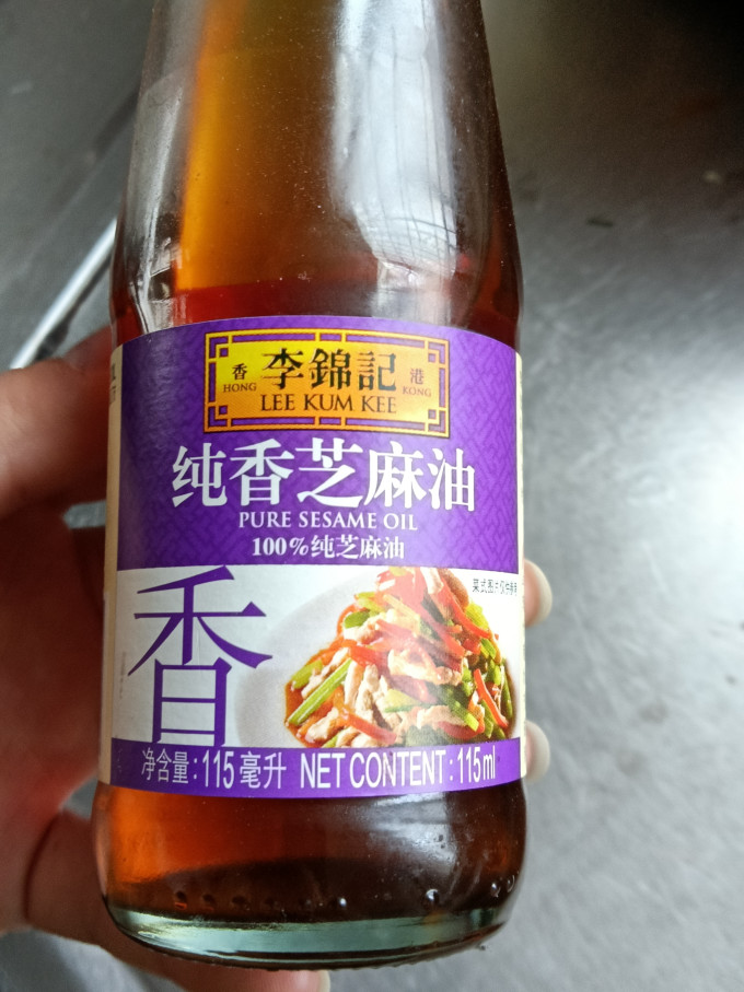 这种瓶装的芝麻油好吃又健康