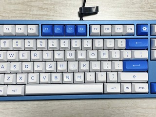 颜值超高的雾蓝色键盘，上班都有好心情了