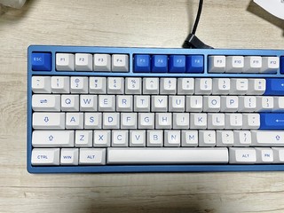 颜值超高的雾蓝色键盘，上班都有好心情了