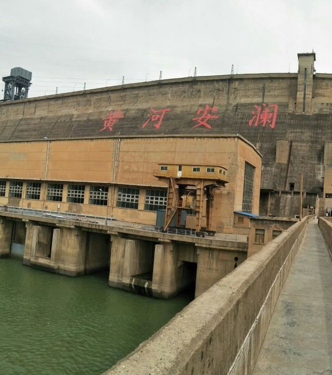 壮观的三门峡大坝景区