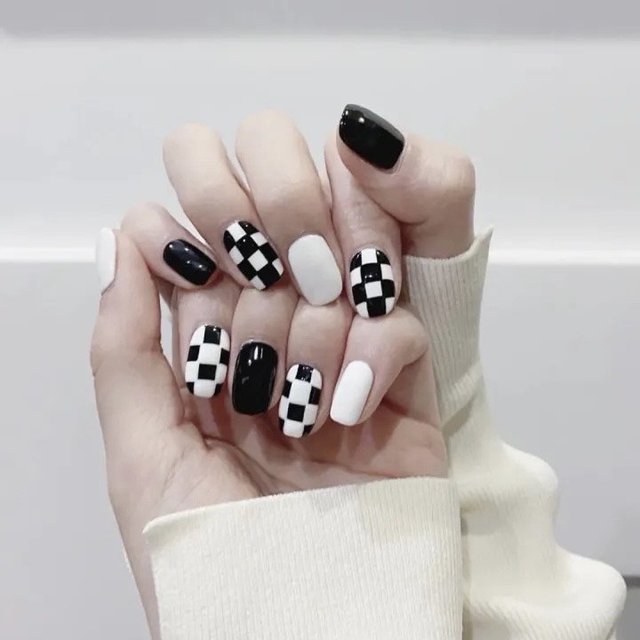 指尖棋盘格美甲，新年美甲安排！