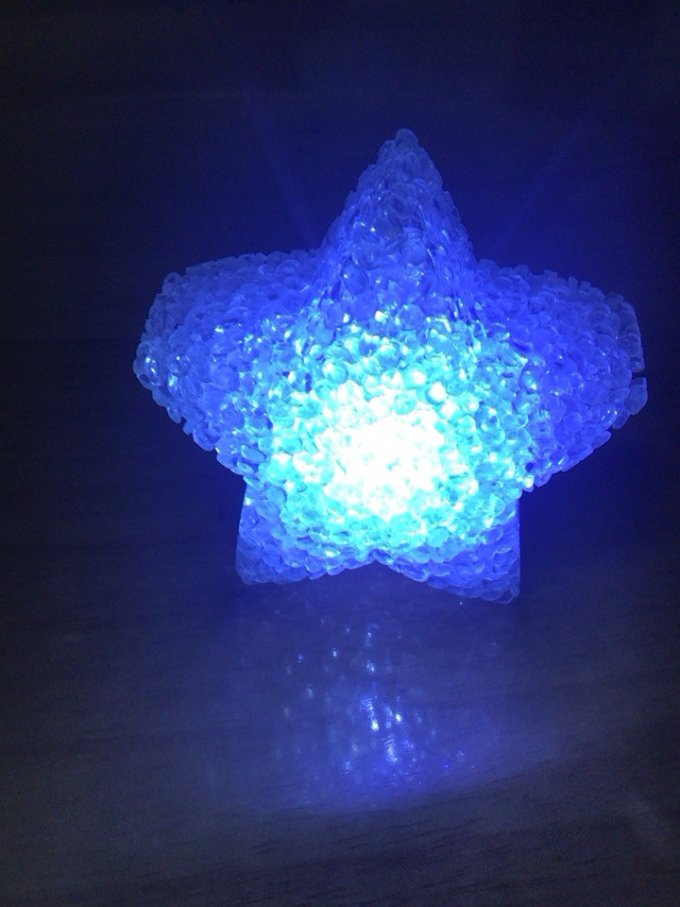 不到3r,电池也超级耐用的,用完还有备用 qifan启梵遥控星星小夜灯白光