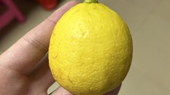 黄柠檬个头特别大。。