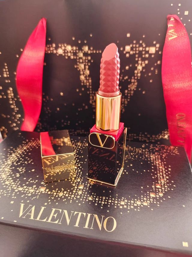 华伦天奴真的太会做口棕了！秋冬氛围感