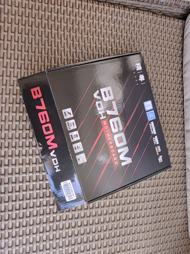 传说的4xx 精粤B760开箱，供电能抗12900？