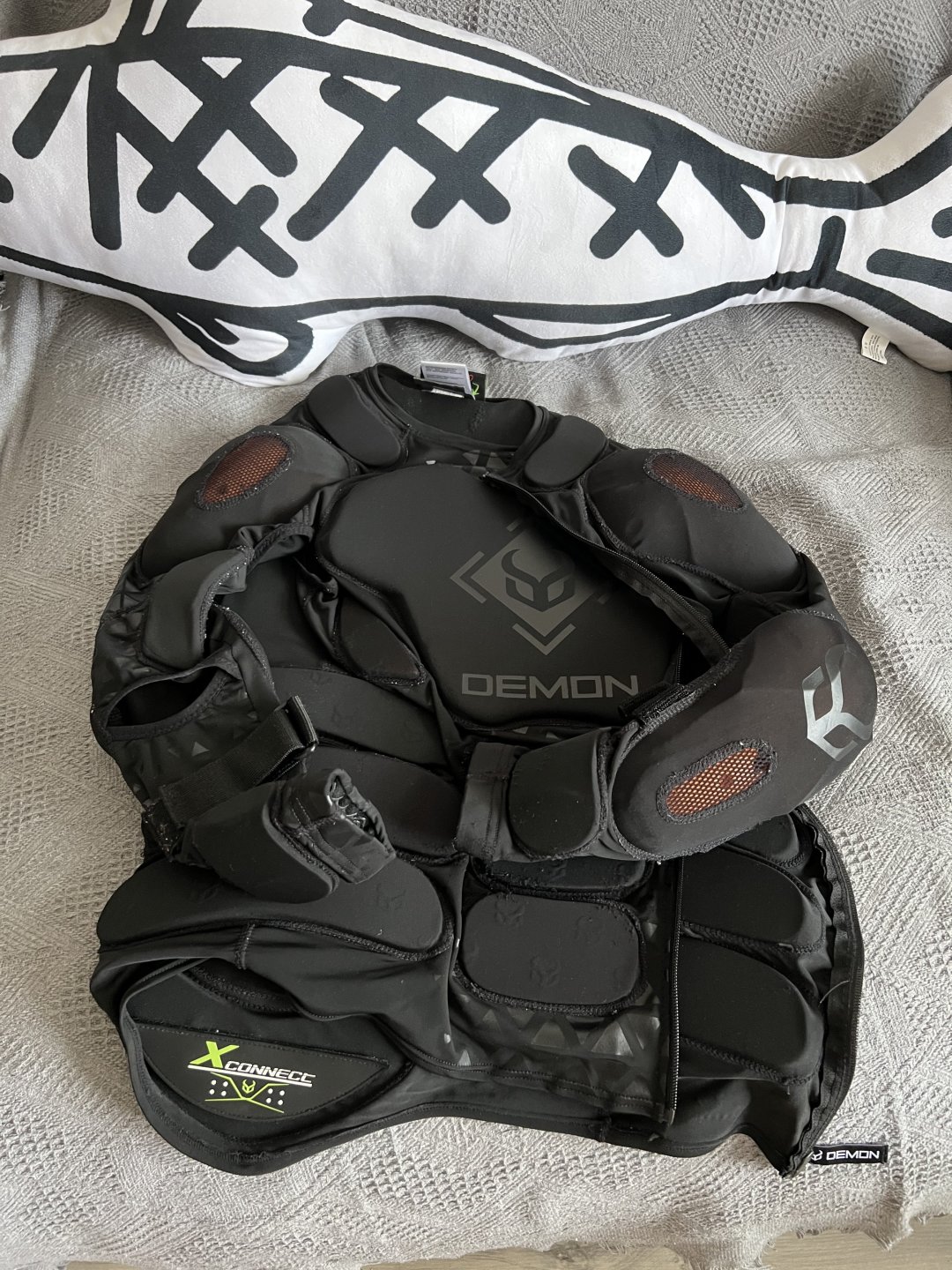 Demon滑雪装备怎么样滑雪的尽头是骨科？快准备好护具吧_什么值得买