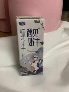 奶味浓郁的纯牛奶分享