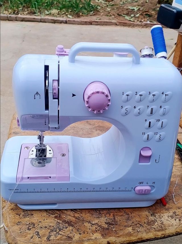 家用小型迷你缝纫机，多功能电动裁缝机