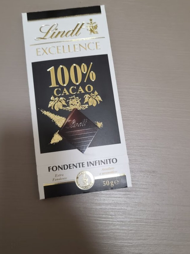 瑞士莲的黑巧克力，100%的，适合慢慢品