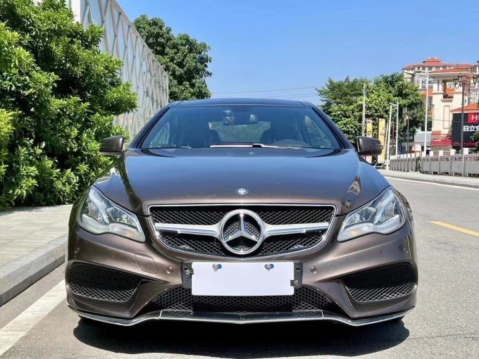 2023-01-07 18:04:38拿下茂名牌15年8月奔驰e200 轿跑版 2.