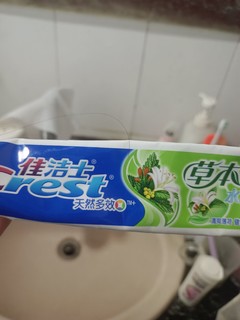 佳洁士的草本牙膏