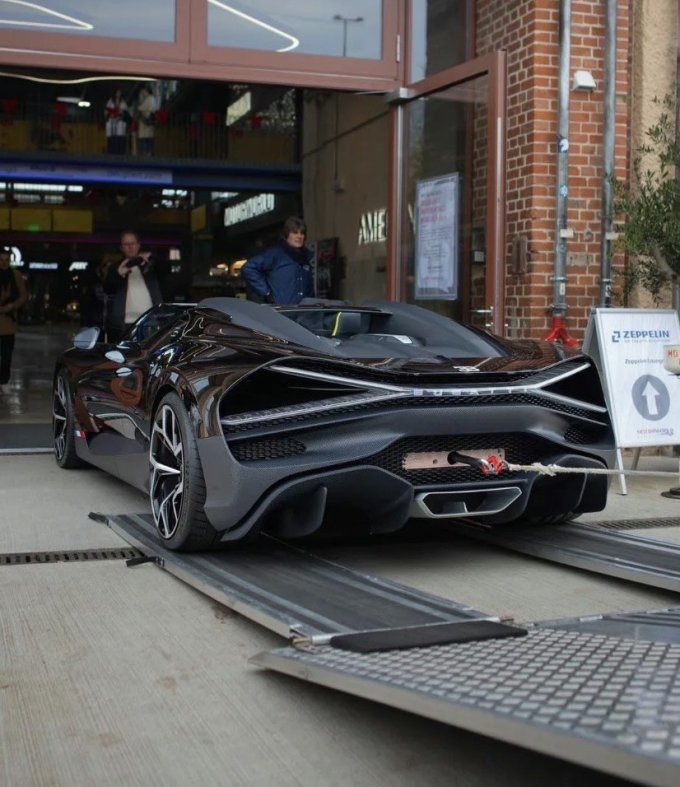 布加迪跑车怎么样 全球限量99台,售价为500万欧元._什么值得买