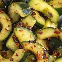 亚洲黄瓜沙拉: 一道清爽美味的夏季轻食