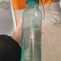 乐扣塑料运动水杯真的很便携！