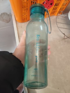 乐扣塑料运动水杯真的很便携！