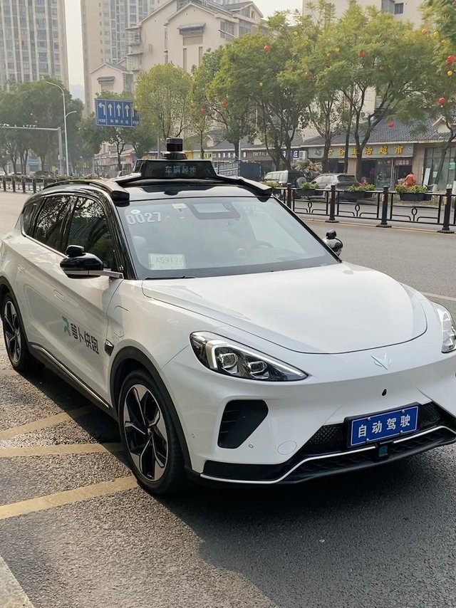 百度无人驾驶出租车，2元跑全程。
